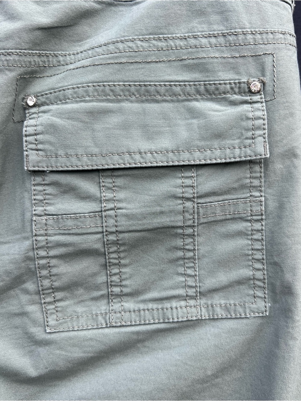 White House Black Market Olive Green Women's Cropped Pants - Size 8 - Picture 7 of 10